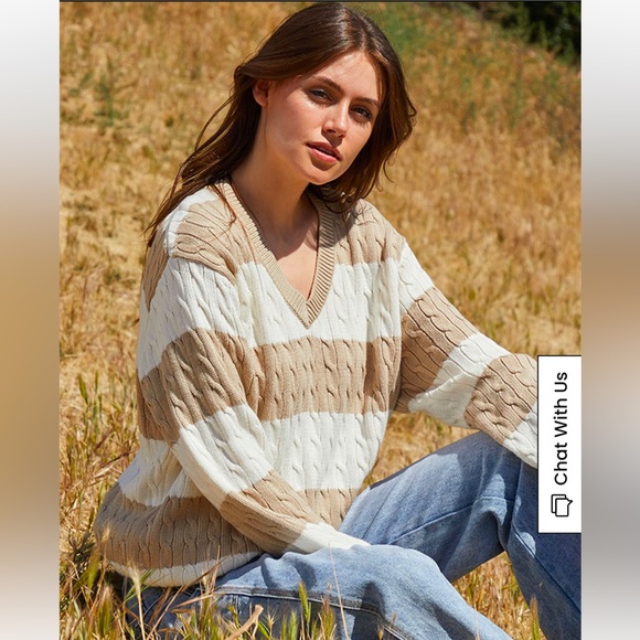 Brandy Melville Oversized Cable Knit Sweater - Picture 2 of 3